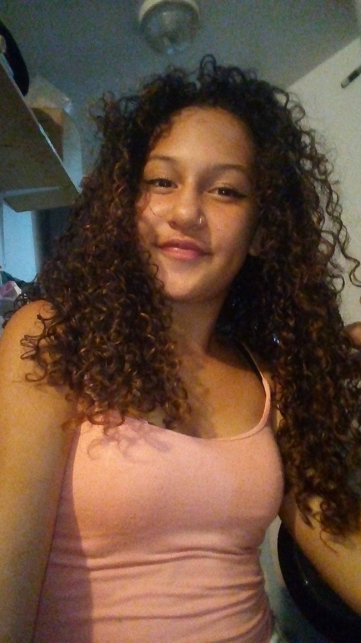 Rachelle participe au concours pour gagner de l'argent avec cette photo : black_hair, brown_hair, chin, forehead, girl, hair, hair_coloring, hairstyle, human_hair_color, jheri_curl, layered_hair, long_hair, person