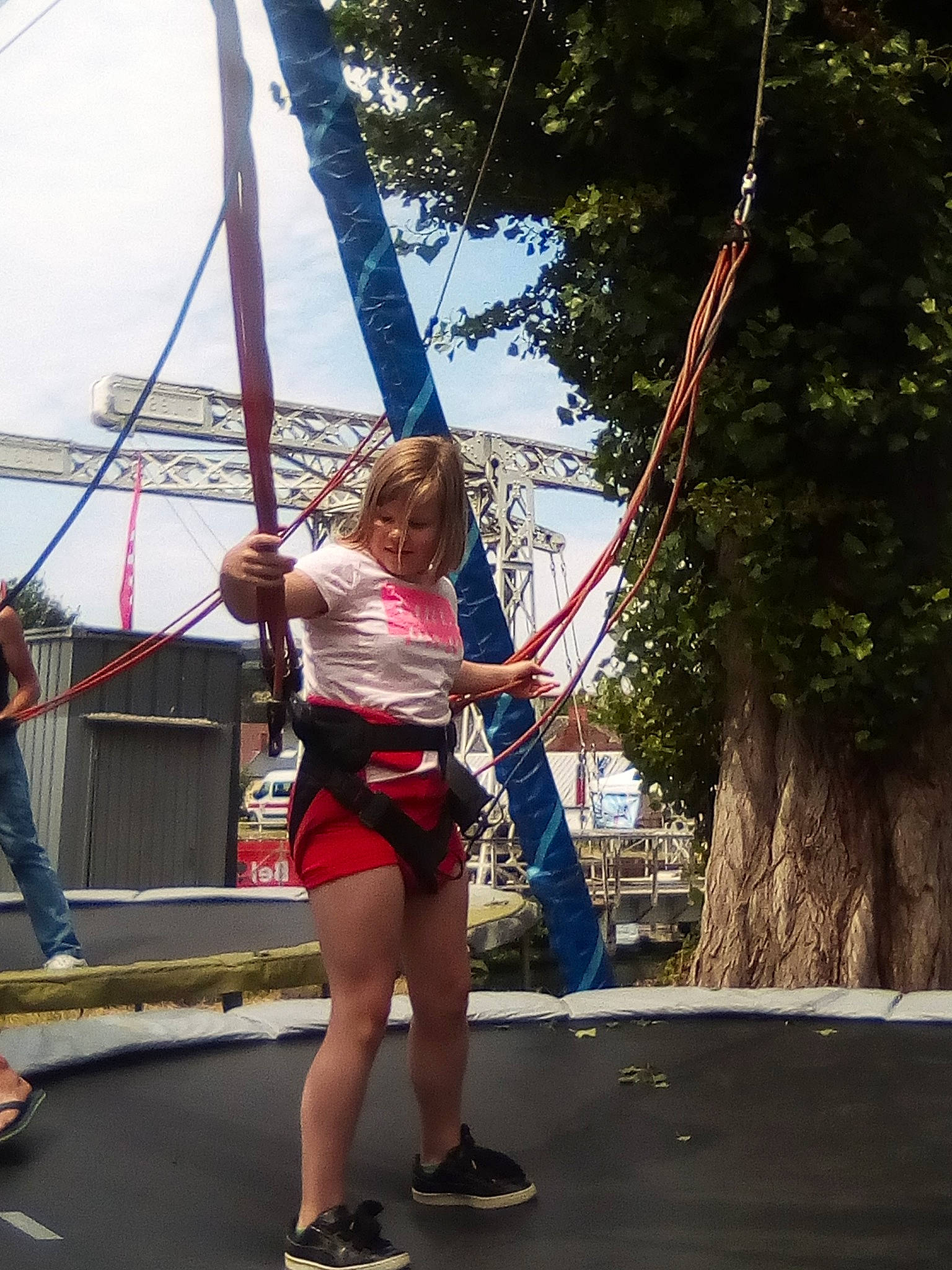 Celia Eryna participe au concours pour gagner de l'argent avec cette photo : boats_and_boating_equipment_and_supplies, dance, entertainment, event, fun, human_leg, leg, leisure, performing_arts, person, plant, pole, public_event, recreation, rope, shorts, sky, thigh, tree