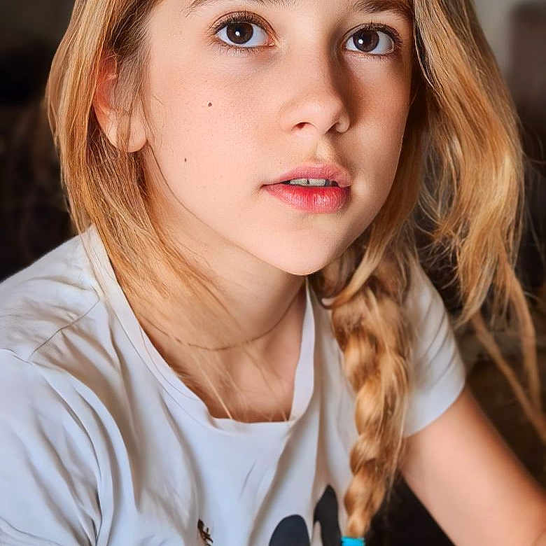 Anghjulina a rejoint le concours — aidez-le/la à gagner de superbes lots ! blonde, bodypart, braid, brownhair, child, face, female, girl, hair, head, neck, person