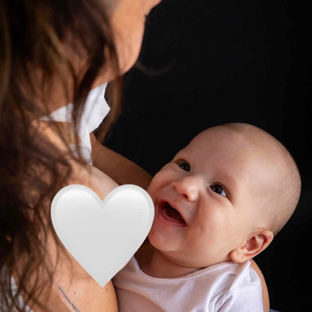 Arthur participe au concours pour gagner de l'argent avec cette photo : accessories, baby, bodypart, face, finger, hand, happy, head, heart, jewelry, kissing, newborn, person, photography, portrait, romantic, skin, smile, symbol, tattoo