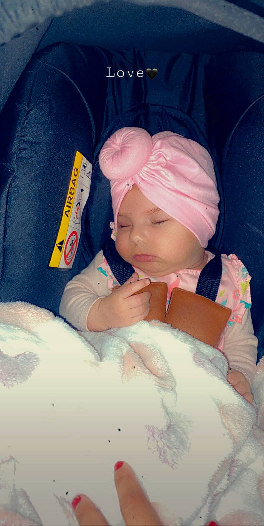 Islem participe au concours pour gagner de l'argent avec cette photo : baby, birth, child, headgear, headwear, person, sleep, toddler