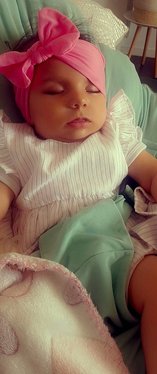 Islem participe au concours pour gagner de l'argent avec cette photo : baby, birth, cheek, child, childbirth, headwear, nose, person, pink, skin, sleep, smile, toddler