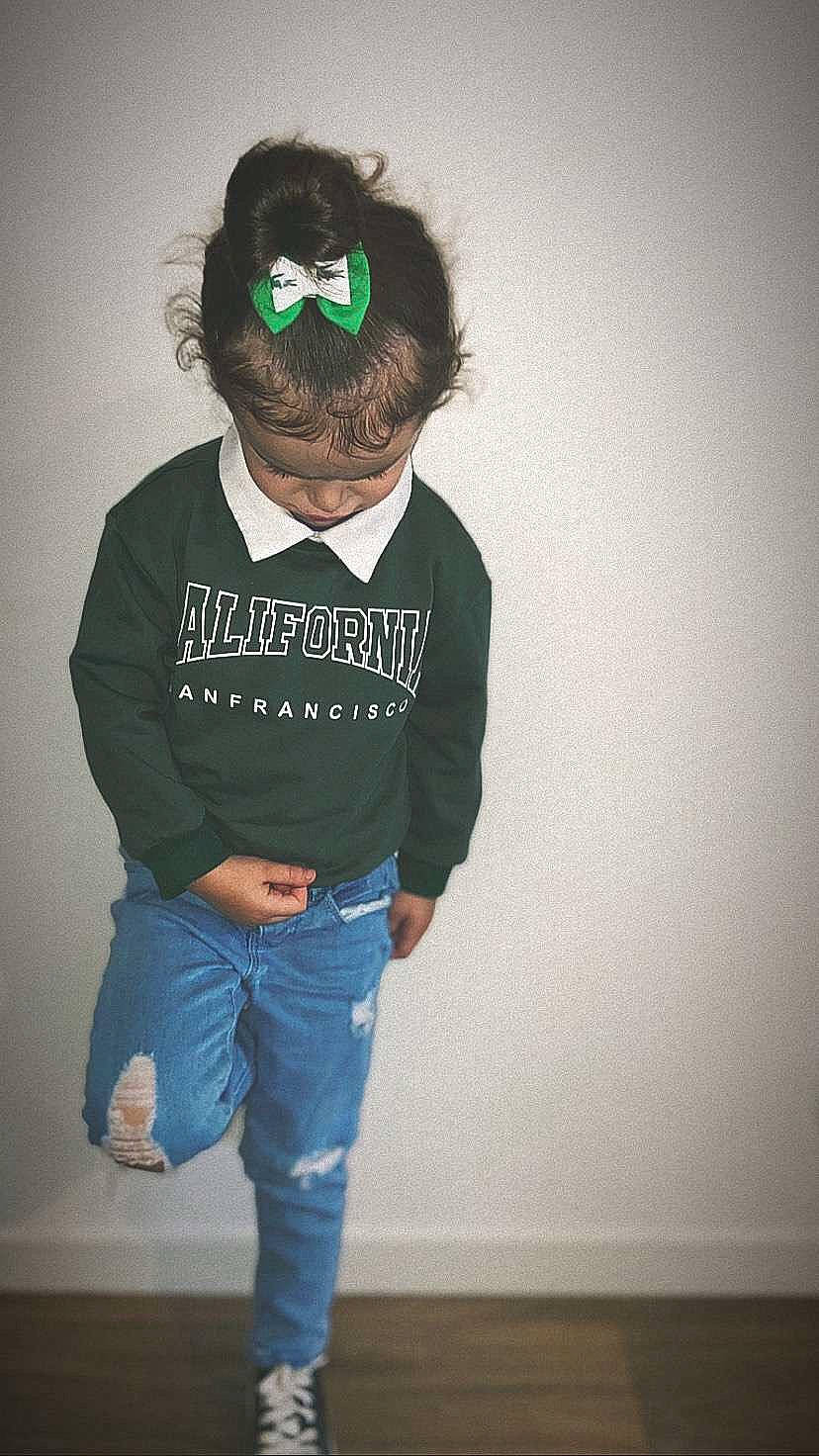 Madison participe au concours pour gagner de l'argent avec cette photo : beard, black_hair, cool, denim, electric_blue, eyewear, facial_hair, fashion_design, font, grey, hair, head, jeans, joint, neck, outerwear, person, shoulder, sleeve, sportswear