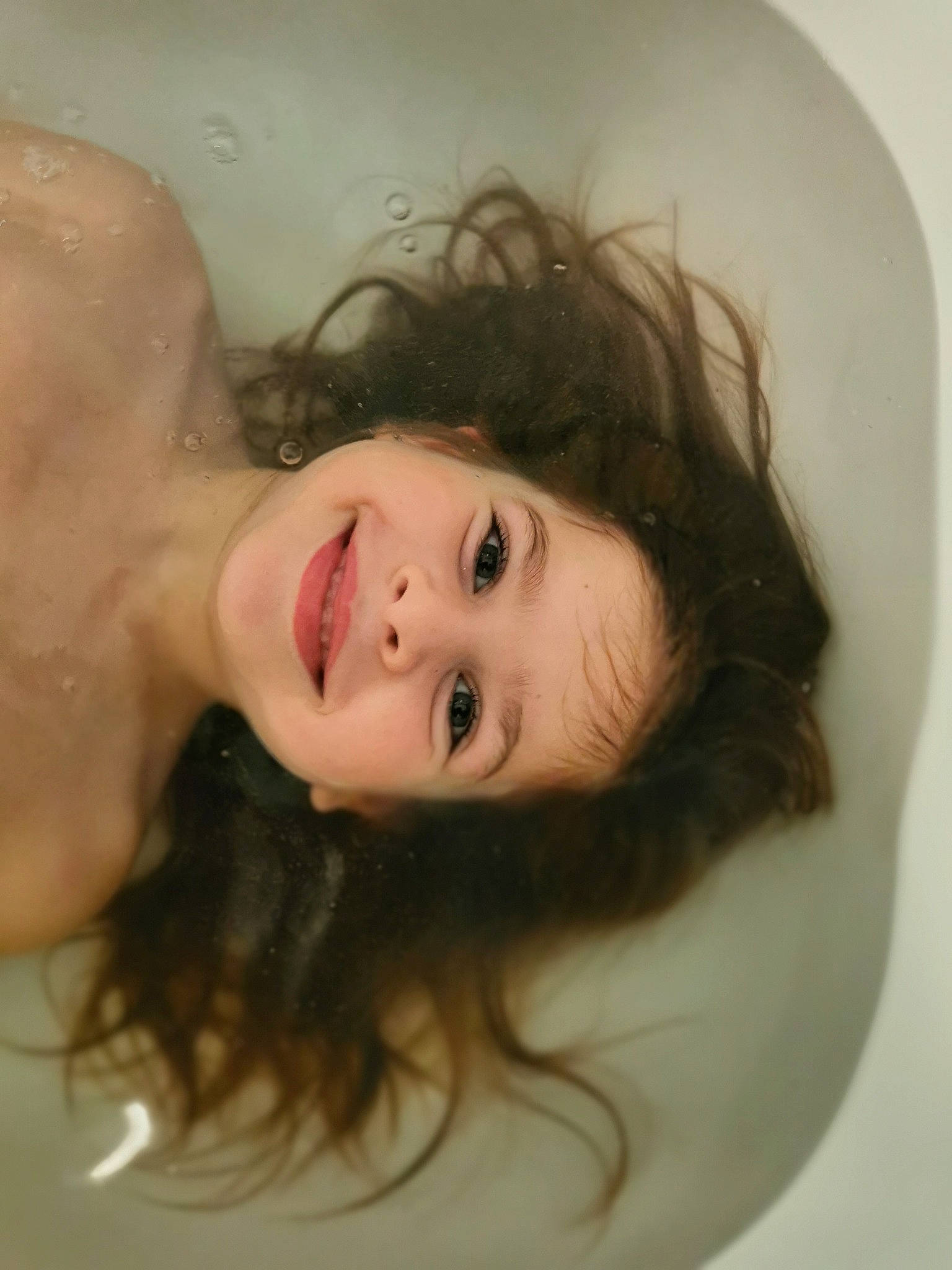 Isaora a rejoint le concours — aidez-le/la à gagner de superbes lots ! bathing, black_hair, cheek, chin, dress, eyebrow, eyelash, flash_photography, happy, iris, jaw, joy, lip, mouth, neck, nose, person, shoulder, skin, smile