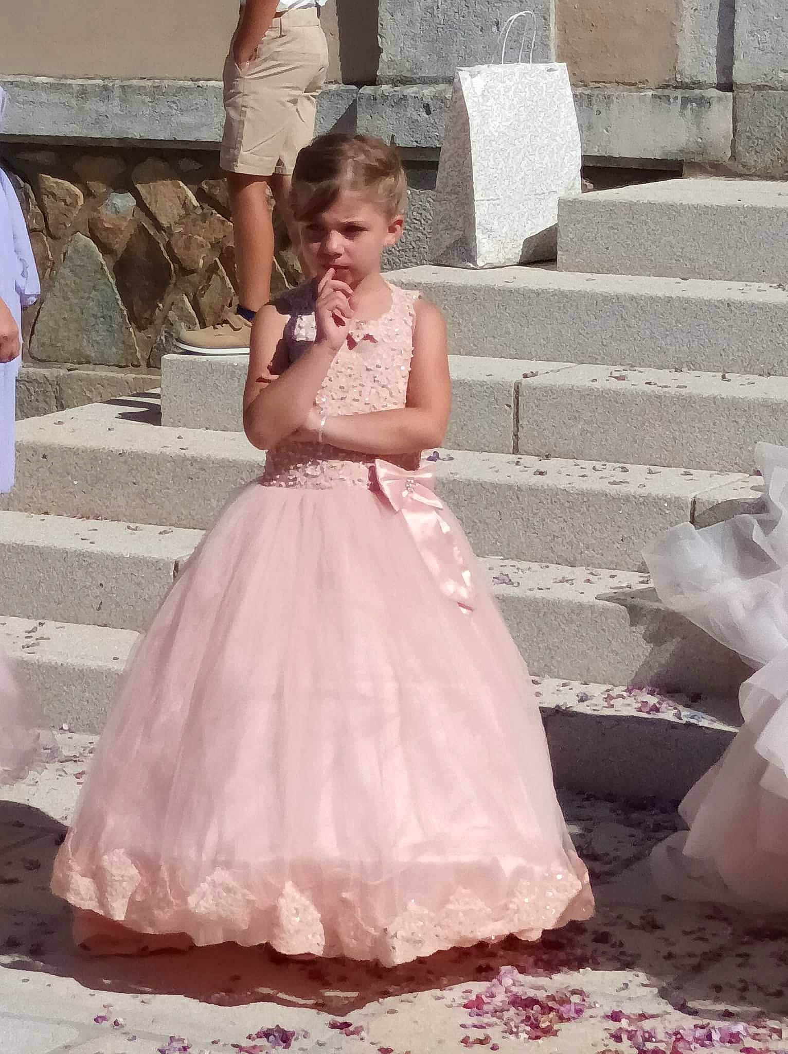 Liliana a rejoint le concours — aidez-le/la à gagner de superbes lots ! bridal_accessory, bridal_clothing, bridal_party_dress, bride, dress, embellishment, event, fashion_design, formal_wear, gesture, gown, happy, person, pink, smile, temple, textile, waist, wedding_ceremony_supply, wedding_dress