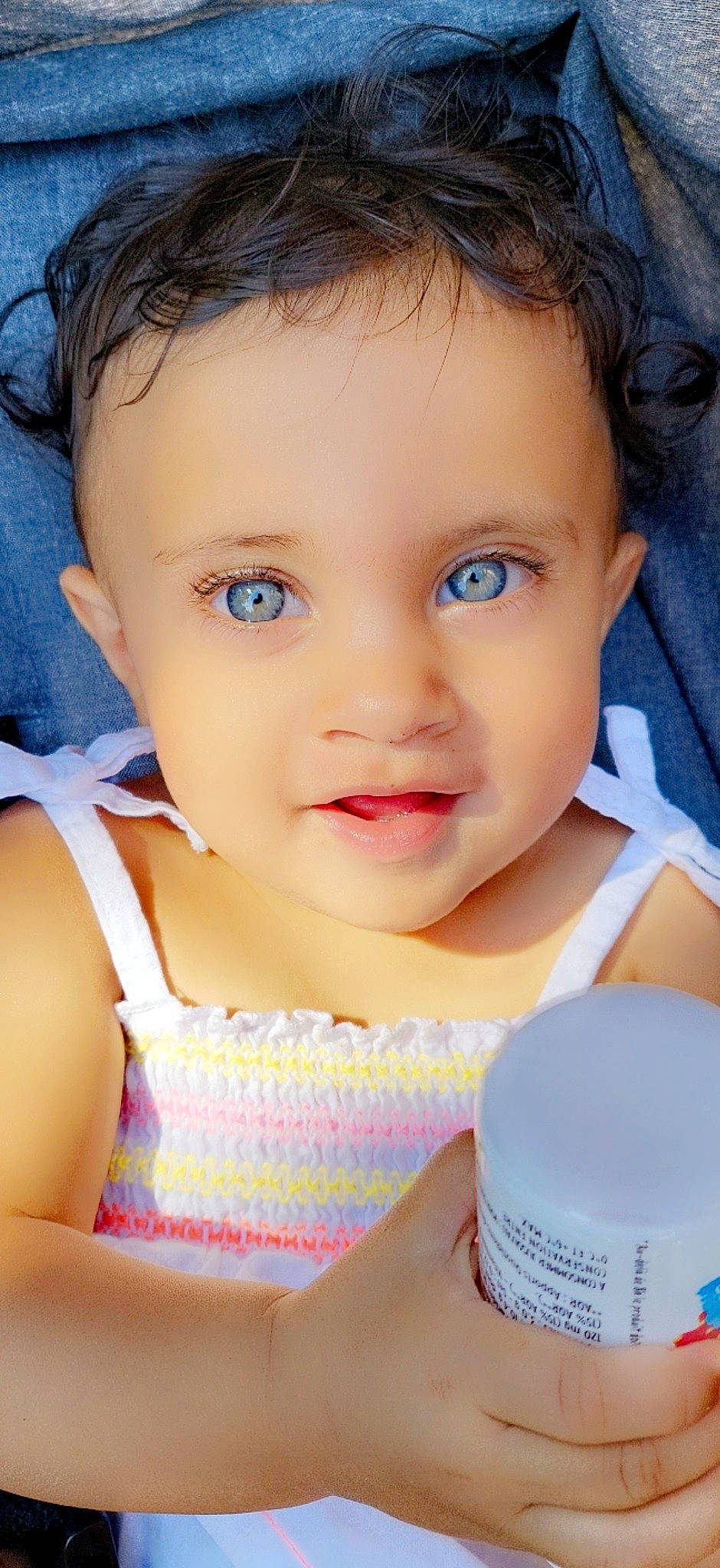 Gioya participe au concours pour gagner de l'argent avec cette photo : azure, baby, baby_toddler_clothing, blue, cheek, chin, drinkware, eyebrow, eyelash, facial_expression, forehead, fun, happy, iris, lip, mouth, nose, organ, person, skin