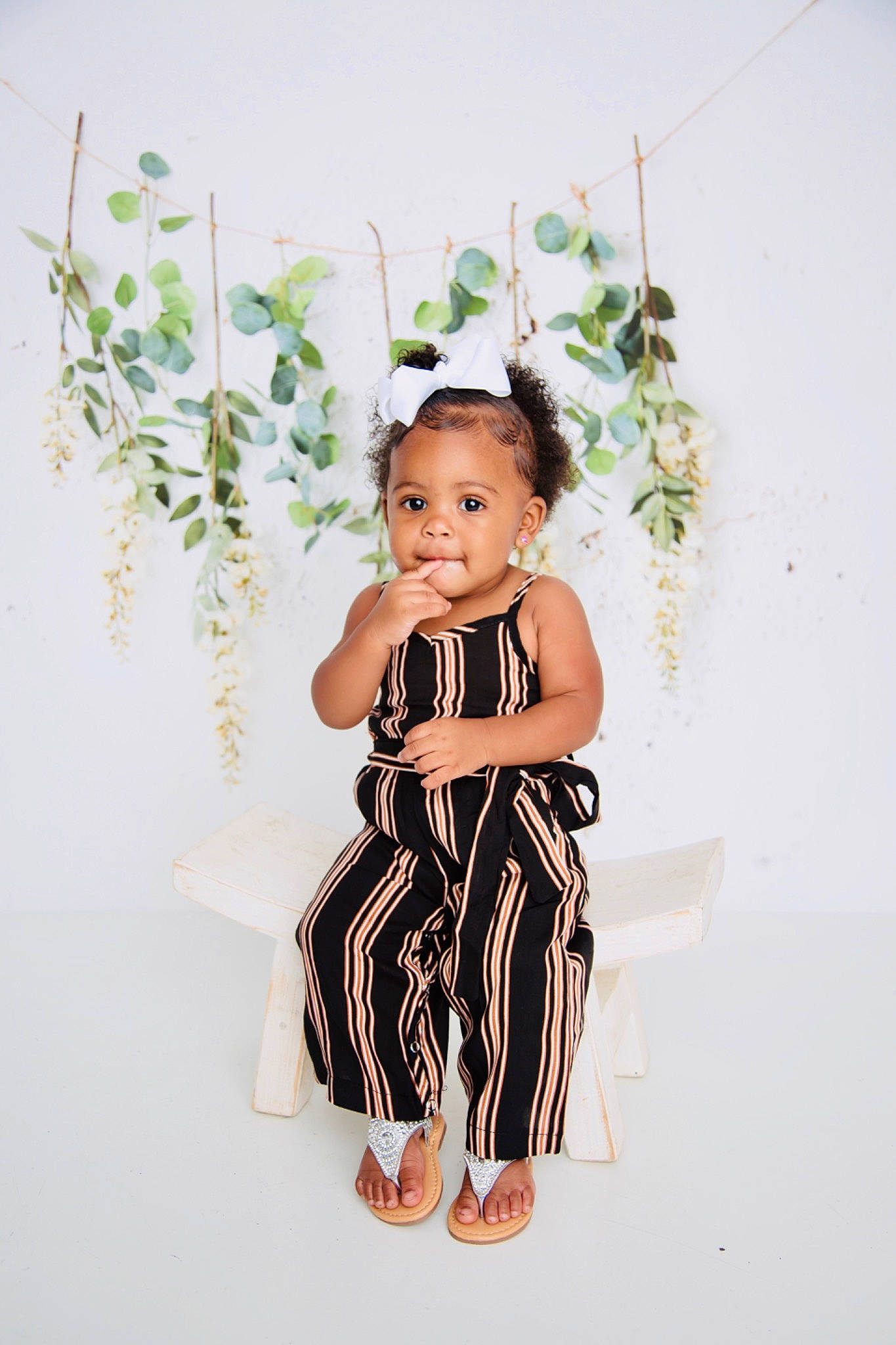 India is registered to the contest to win money with this photo: child, child_model, design, dress, flower, pattern, person, photo_shoot, photography, plant, shoulder, smile, toddler, white