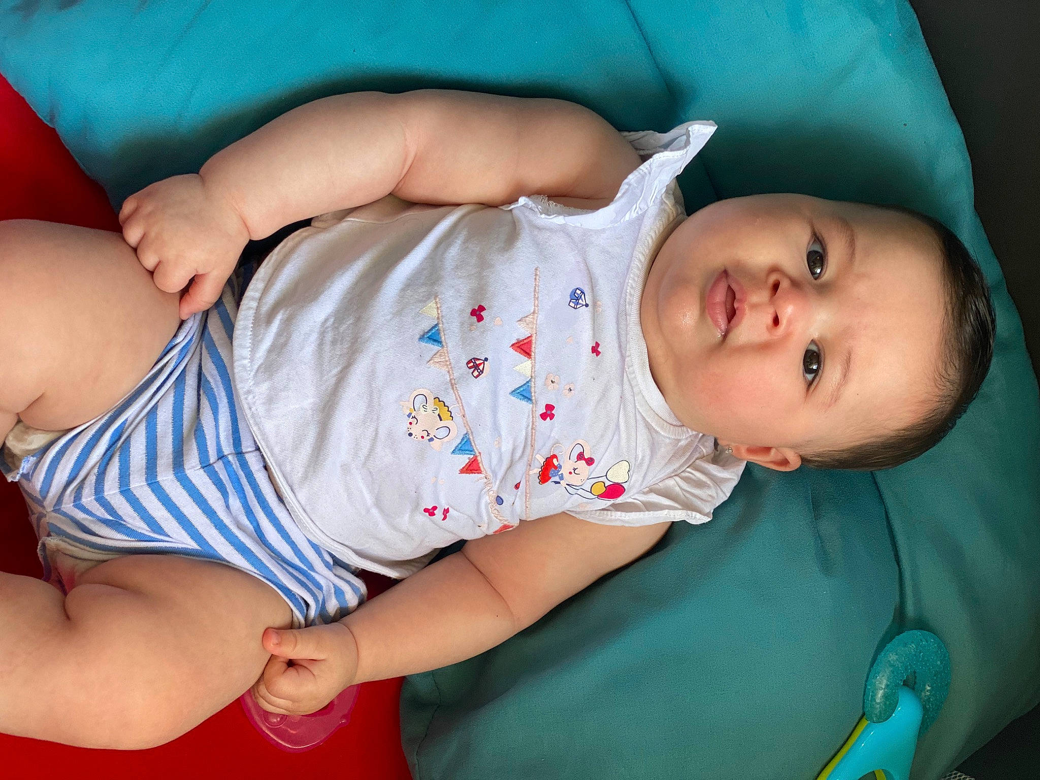 Joumana Marie a rejoint le concours — aidez-le/la à gagner de superbes lots ! baby, baby_toddler_clothing, blue, cheek, child, clothing, comfort, elbow, facial_expression, human_body, human_leg, knee, mouth, pattern, person, product, skin, sleeve, stomach, thigh