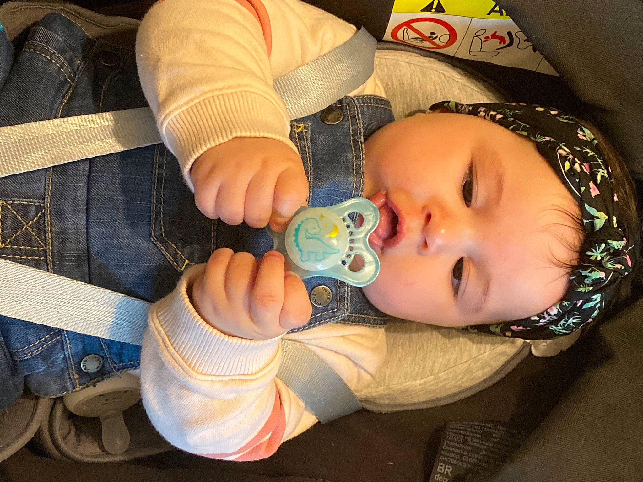 Joumana Marie a rejoint le concours — aidez-le/la à gagner de superbes lots ! baby, baby_products, baby_toddler_clothing, beanie, cheek, child, comfort, eyelash, fashion_accessory, foot, headwear, helmet, human_body, human_leg, nail, pattern, person, sitting, skin, textile