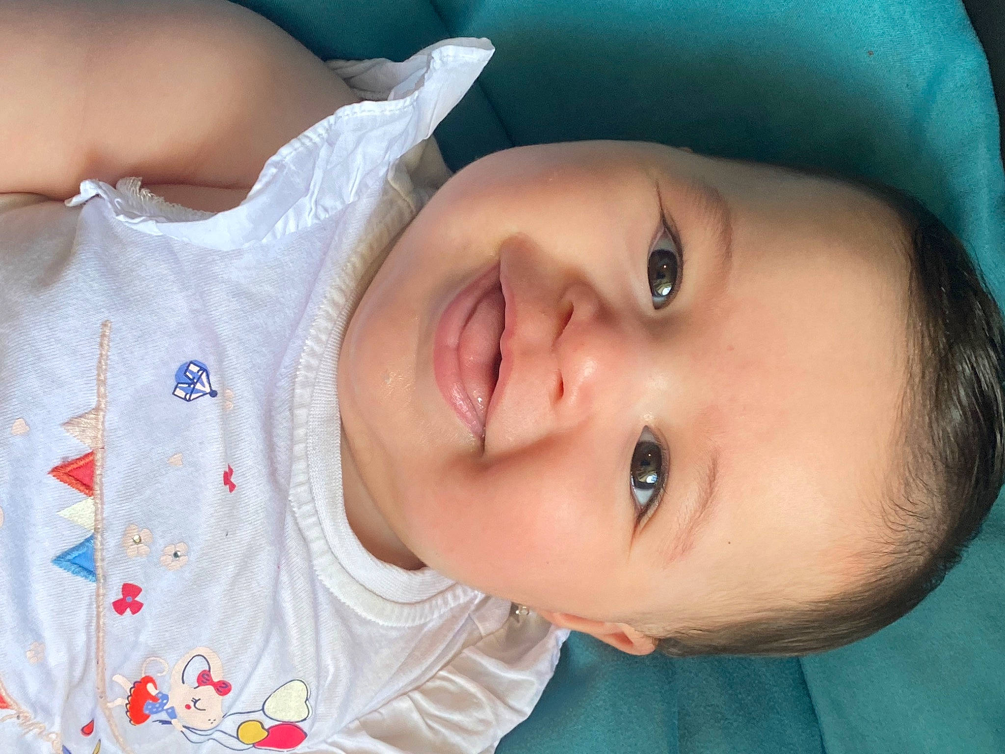 Joumana Marie a rejoint le concours — aidez-le/la à gagner de superbes lots ! azure, cheek, chin, ear, eye, eyebrow, eyelash, facial_expression, forehead, happy, iris, joy, lip, mouth, neck, nose, organ, person, skin, sleeve