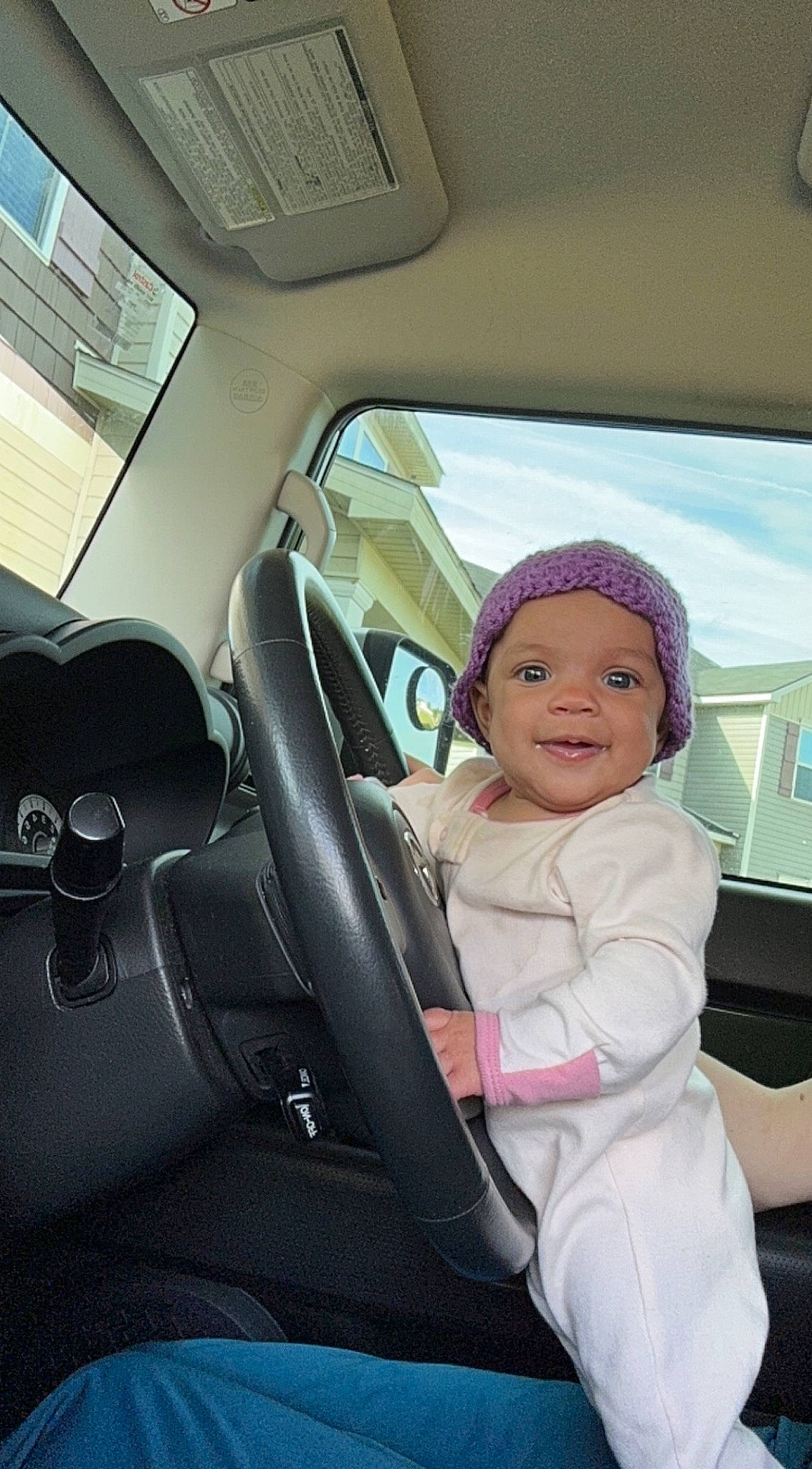 Royalty is registered to the contest to win money with this photo: auto_part, automotive_design, automotive_exterior, car, car_seat, car_seat_cover, comfort, family_car, head_restraint, headwear, joy, mode_of_transport, motor_vehicle, person, personal_luxury_car, seat_belt, smile, steering_part, steering_wheel, toddler