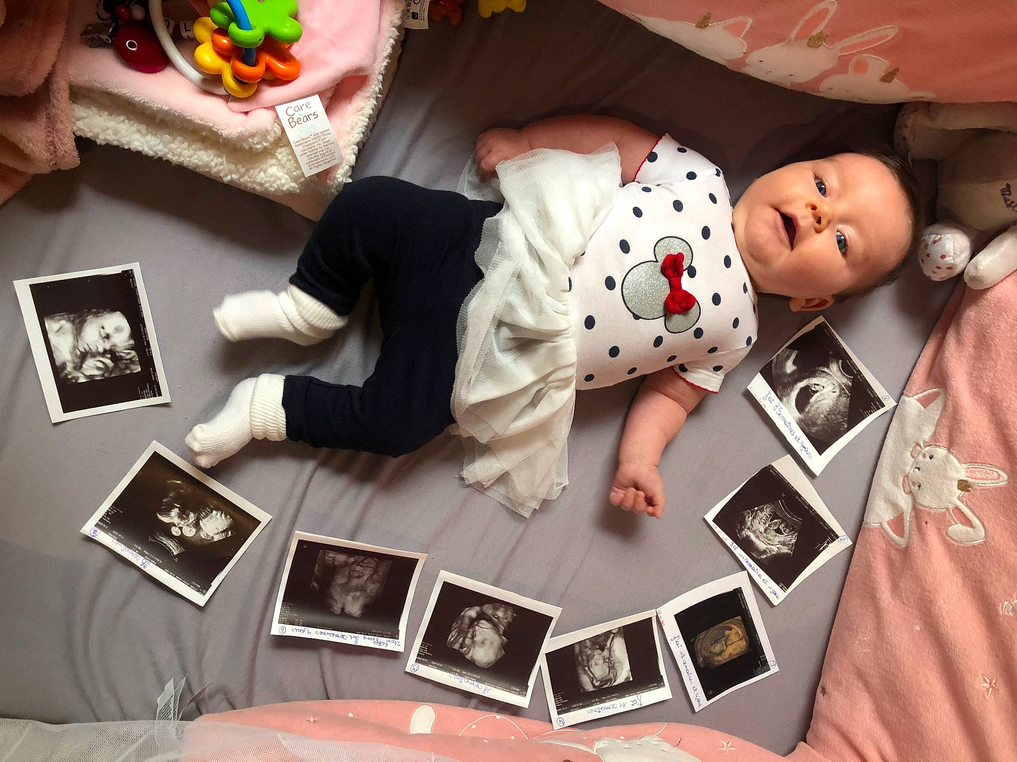 Olivia participe au concours pour gagner de l'argent avec cette photo : baby, child, games, person, play, toddler