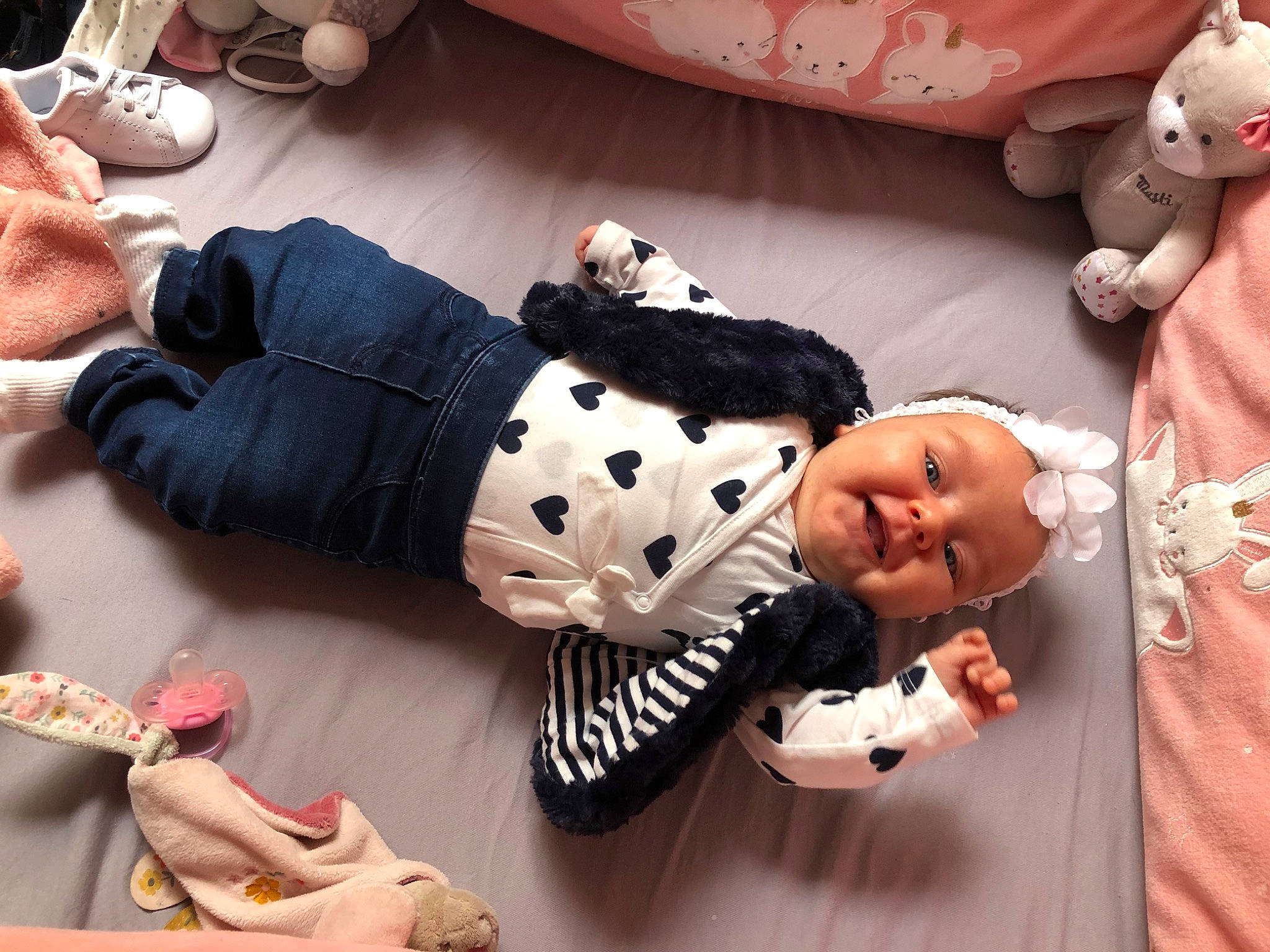 Olivia a rejoint le concours — aidez-le/la à gagner de superbes lots ! baby, child, doll, finger, hand, person, play, plush, stuffed_toy, toddler, toy