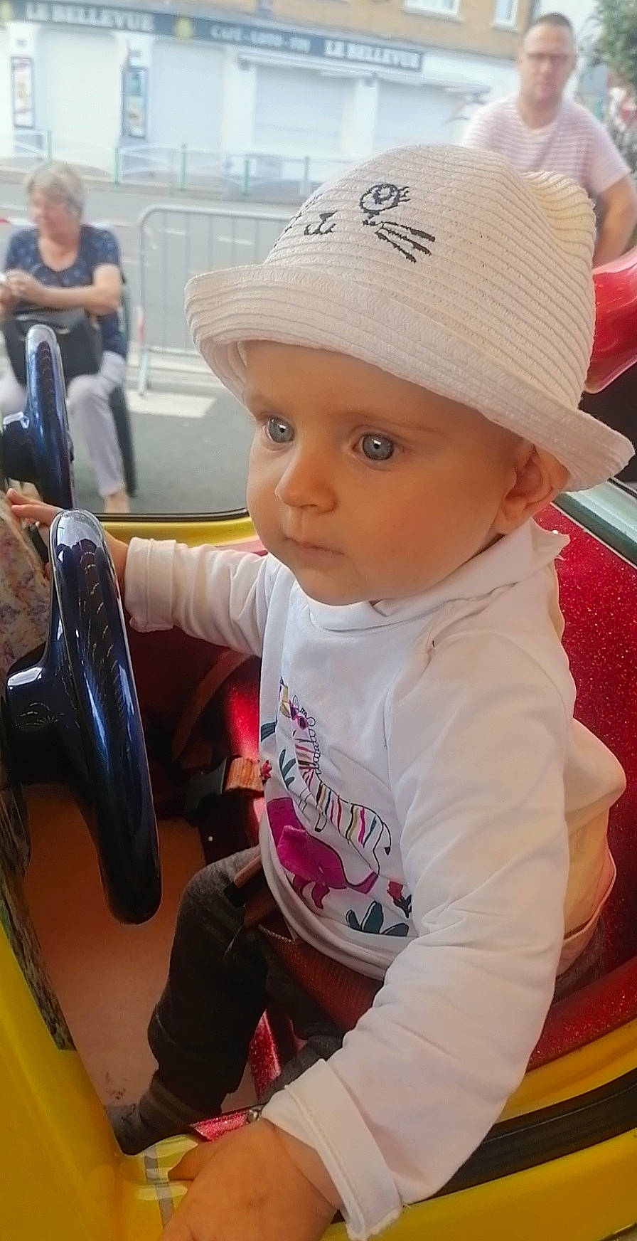 Ivana participe au concours pour gagner de l'argent avec cette photo : baby, baby_toddler_clothing, bag, baseball_cap, blurred, cap, child, cool, fashion_accessory, fun, happy, hat, headwear, leisure, luggage_and_bags, motor_vehicle, person, sitting, sleeve, steering_wheel