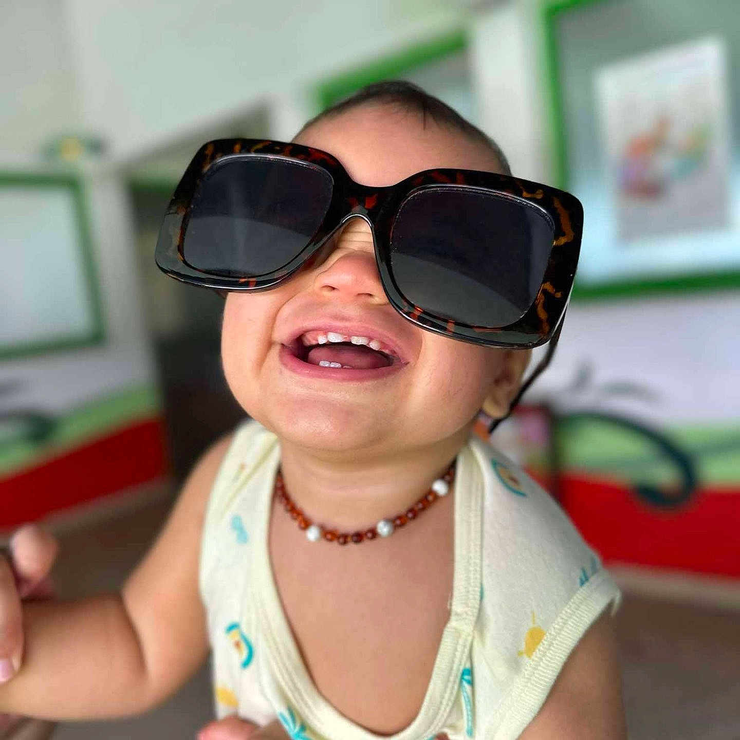 Manahere participe au concours pour gagner de l'argent avec cette photo : accessories, baby, babylaughing, bodypart, crying, face, glasses, happy, head, jewelry, laughing, mouth, necklace, person, photography, portrait, sad, smile, sunglasses, teeth