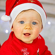 Alix participe au concours pour gagner de l'argent avec cette photo : baby, blue_eyes, child, christmas, christmas_hat, closeup, cute, face, festive, happy, holiday, holiday_lights, indoor, portrait, red_sweater, rosy_cheeks, santa_hat, seasonal, smiling, young_child