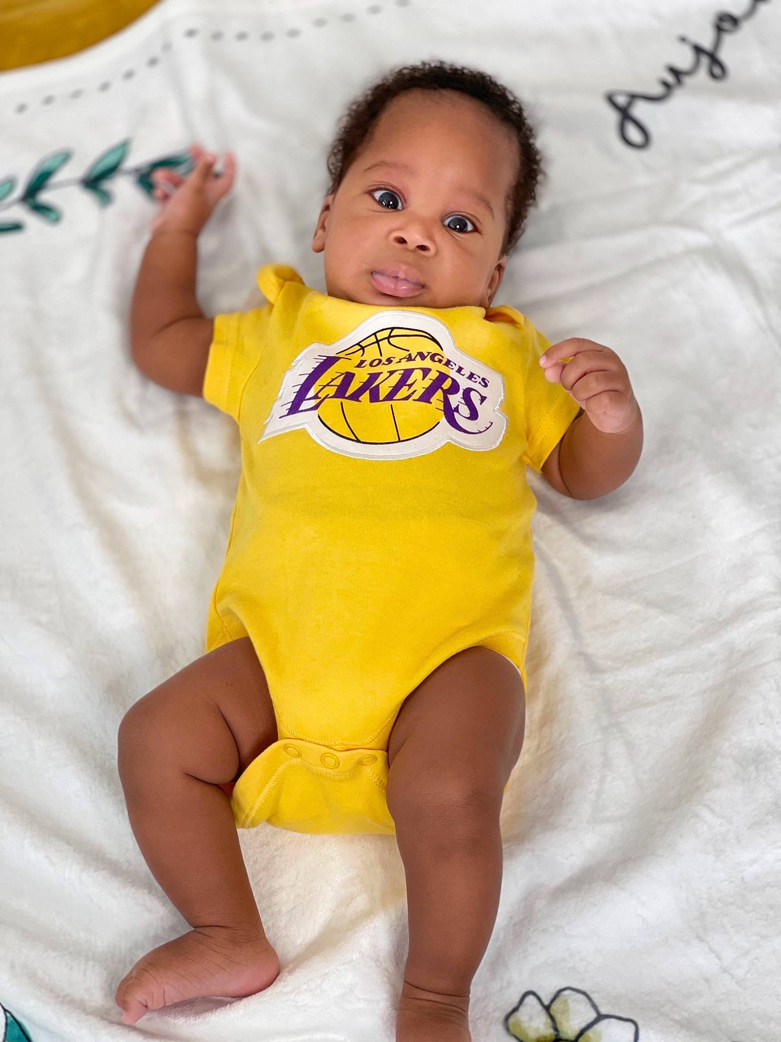 Evans participe au concours pour gagner de l'argent avec cette photo : arm, baby, baby_toddler_clothing, cheek, eye, face, finger, gesture, hair, happy, head, infant_bodysuit, nose, person, skin, sleeve, stomach, t_shirt, toddler, white