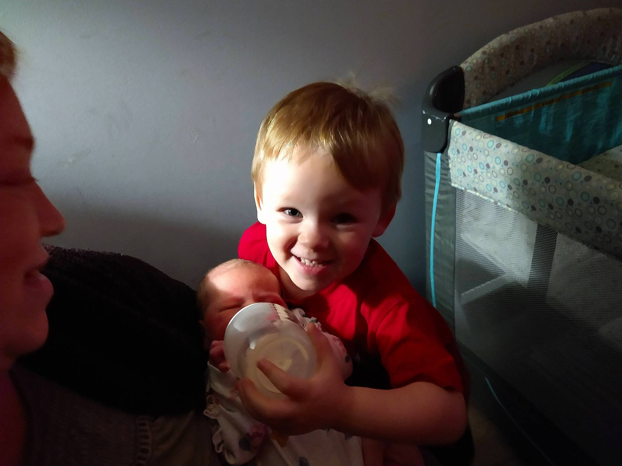 Charles-hugo participe au concours pour gagner de l'argent avec cette photo : arm, baby, cheek, child, ear, finger, flash_photography, fun, gesture, hairstyle, hand, happy, joy, mouth, nail, nose, person, skin, smile, t_shirt