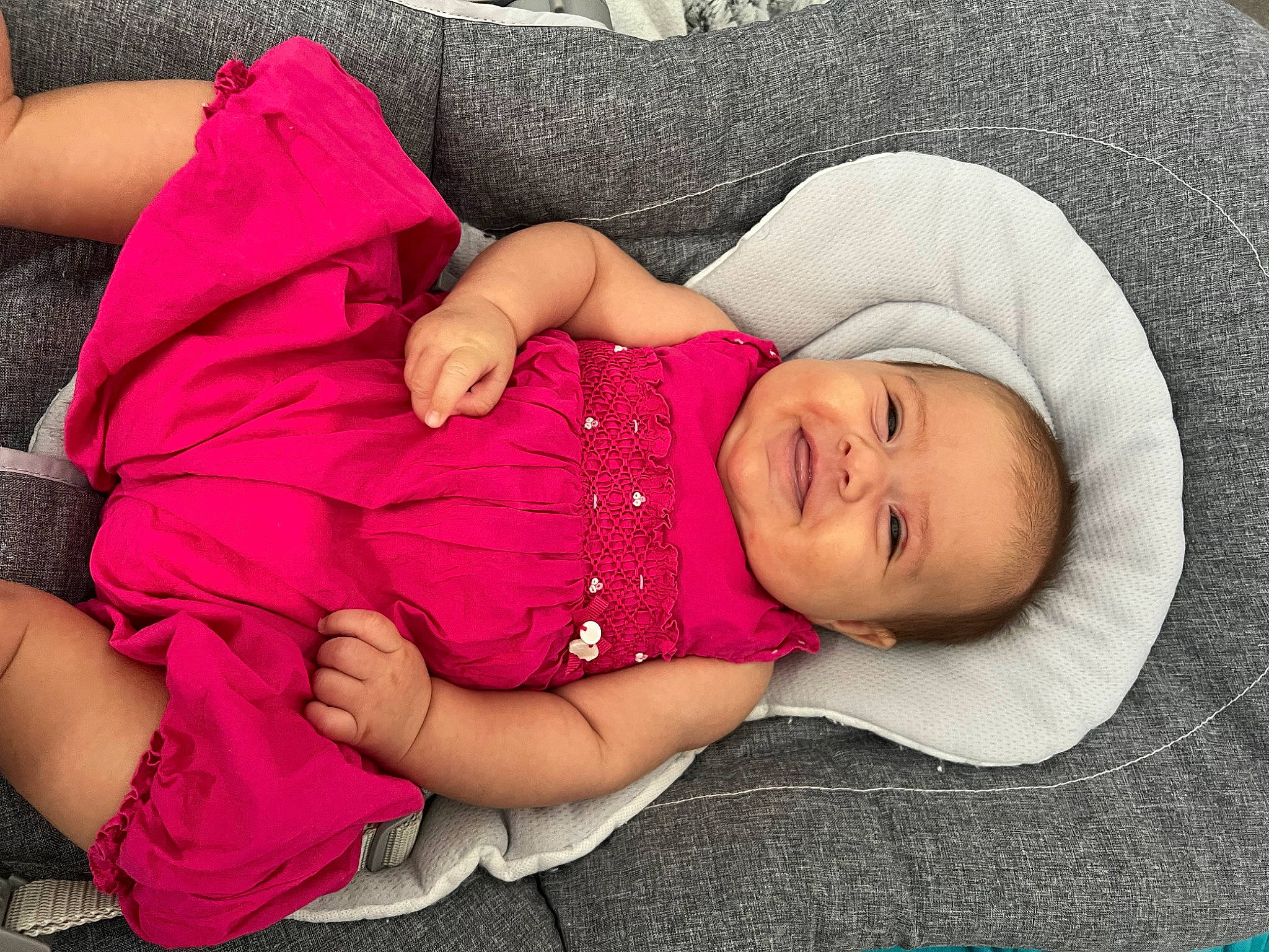 Laïa participe au concours pour gagner de l'argent avec cette photo : baby, baby_toddler_clothing, cheek, child, comfort, glasses, happy, hat, joy, magenta, mouth, pattern, person, pink, purple, skin, sleeve, smile, textile, thigh