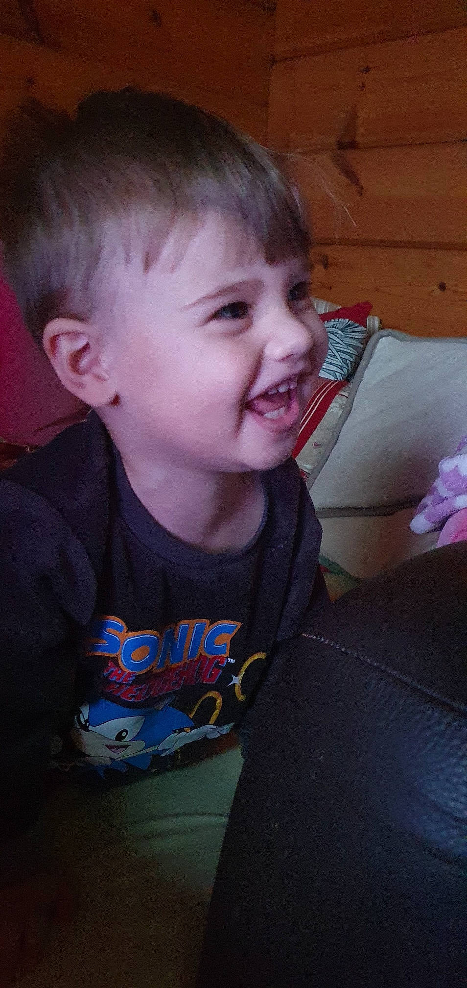 Nëlyo a rejoint le concours — aidez-le/la à gagner de superbes lots ! cheek, chin, ear, eye, eyebrow, eyelash, face, facial_expression, forehead, hair, hairstyle, head, human, lip, mouth, neck, nose, person, skin, smile