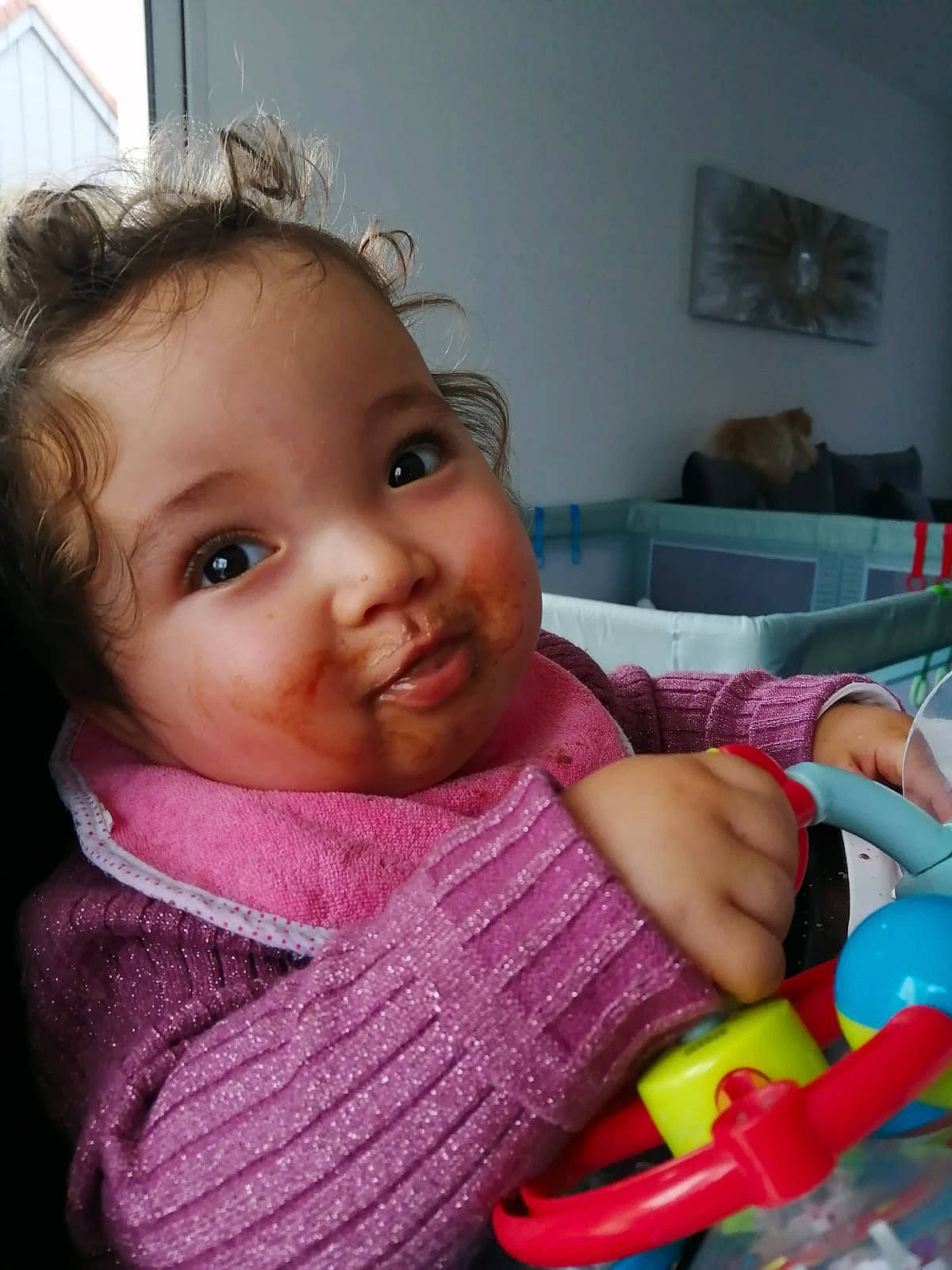 Soraya participe au concours pour gagner de l'argent avec cette photo : baby, baby_toddler_clothing, cheek, chin, eyebrow, eyelash, facial_expression, finger, forehead, fun, happy, iris, lip, mouth, nose, person, pink, skin, smile, textile