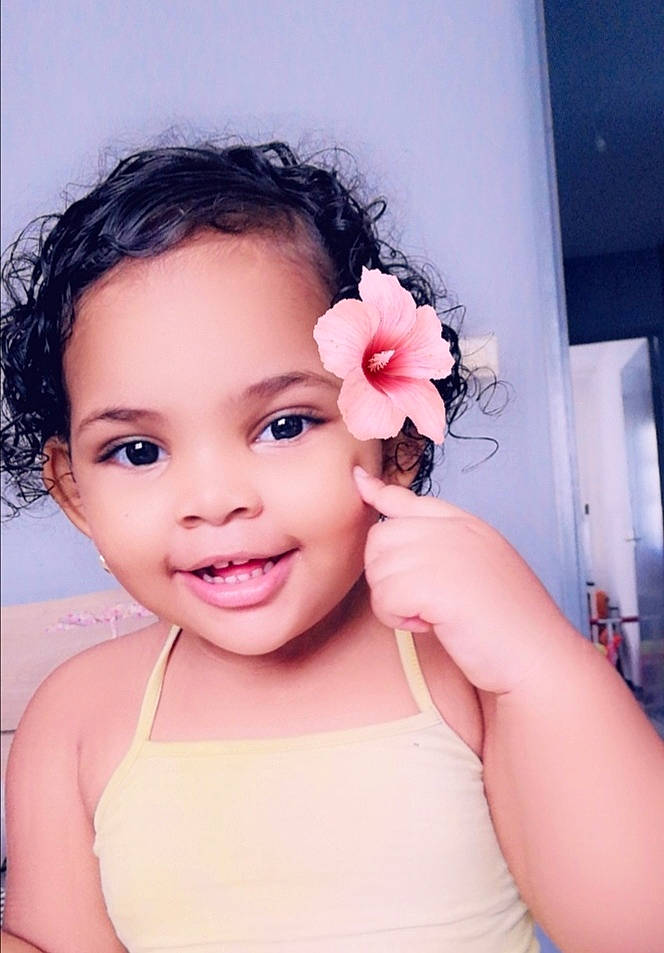 Malison a rejoint le concours — aidez-le/la à gagner de superbes lots ! baby, beauty, cheek, child, child_model, eye, face, facial_expression, flower, hair, hair_accessory, hairstyle, head, joy, lip, nose, person, photography, pink, skin