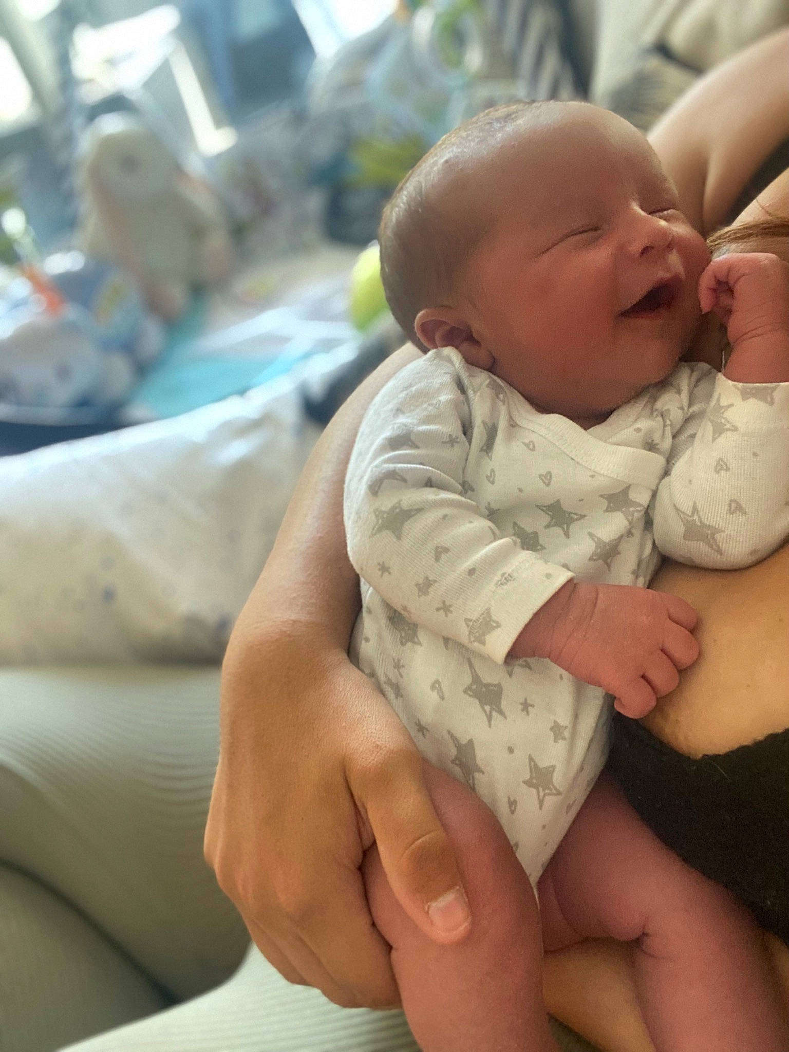 Mattia a rejoint le concours — aidez-le/la à gagner de superbes lots ! abdomen, baby, baby_toddler_clothing, cheek, child, comfort, elbow, event, finger, gesture, hand, happy, joint, nail, person, skin, stomach, thumb, toddler, trunk