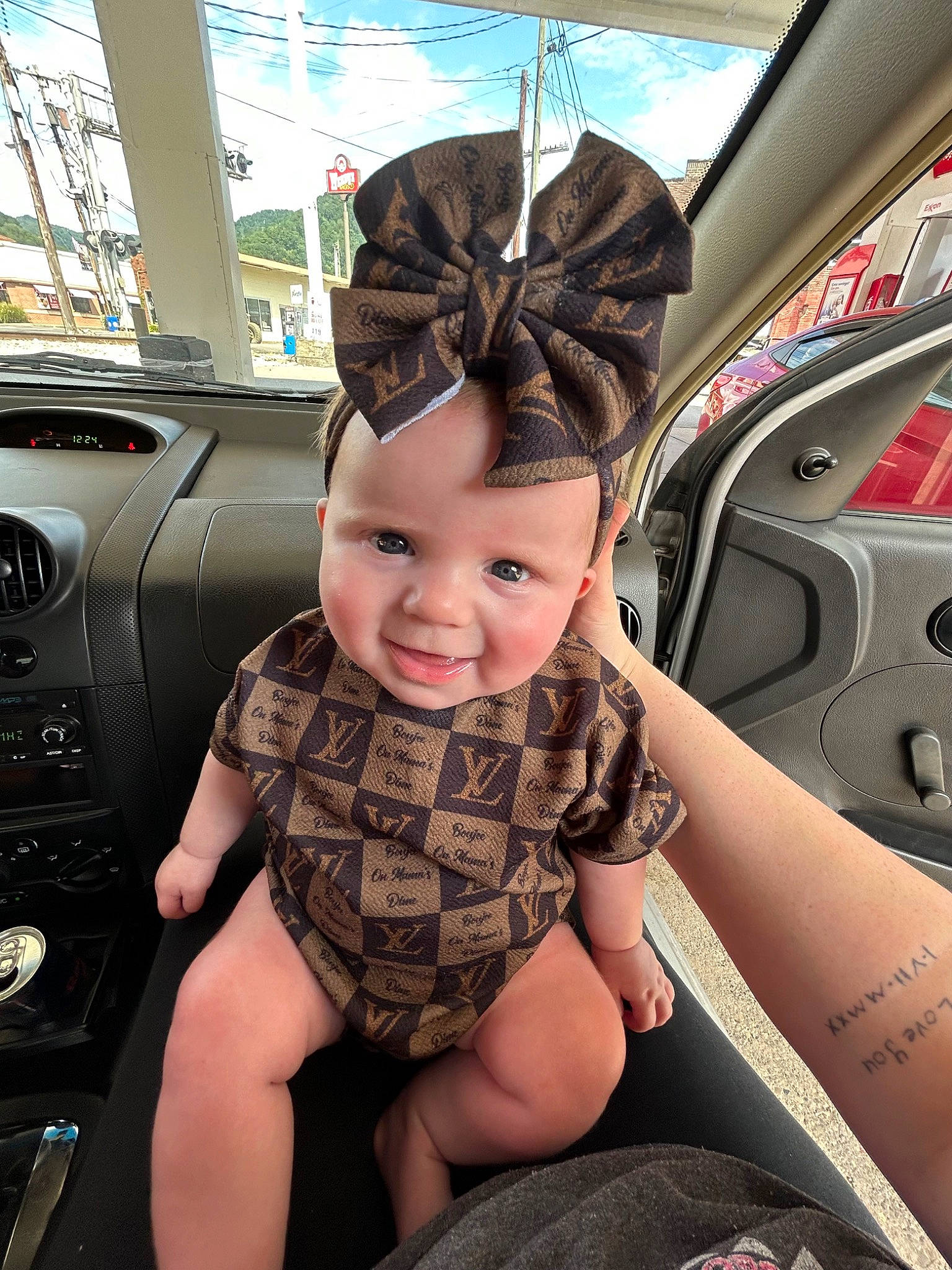 Hazellee is registered to the contest to win money with this photo: auto_part, automotive_design, automotive_exterior, car_seat, car_seat_cover, child, cool, family_car, fun, happy, headwear, human_leg, luxury_vehicle, machine, motor_vehicle, person, smile, steering_part, steering_wheel, thigh