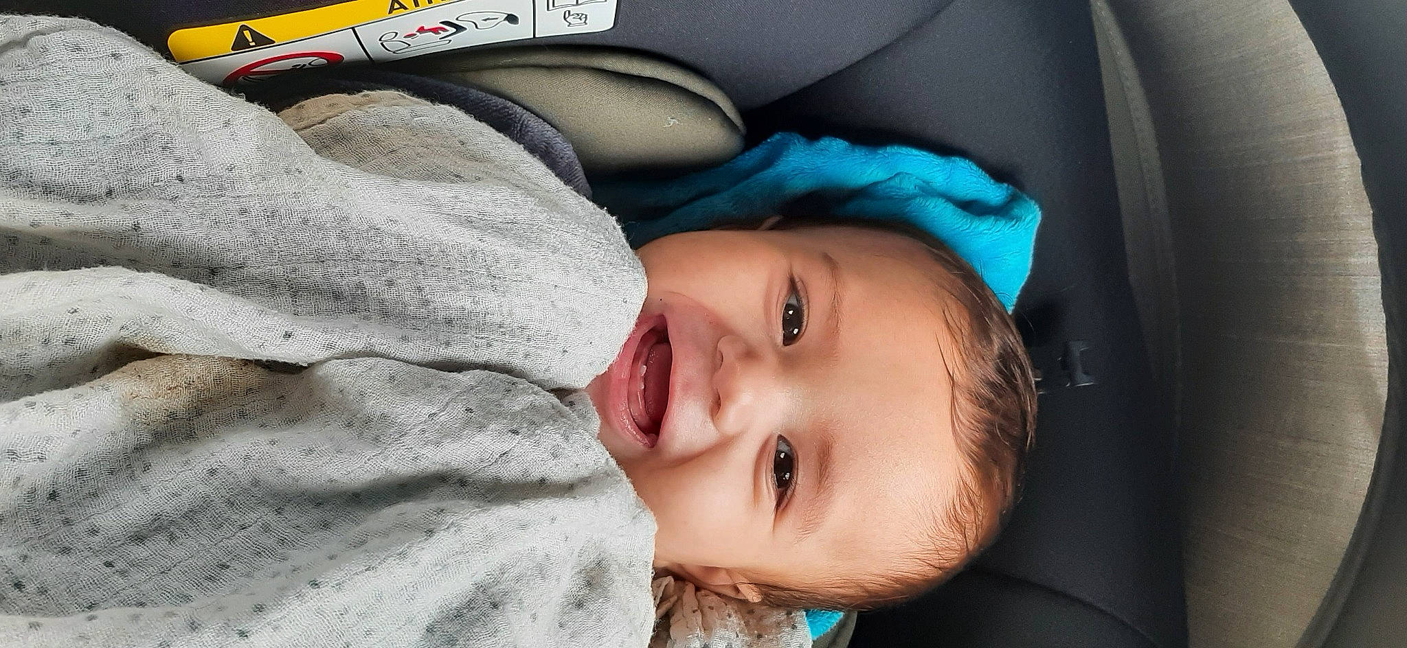 Rafaël participe au concours pour gagner de l'argent avec cette photo : baby, baby_toddler_clothing, cheek, child, comfort, electric_blue, eye, eyelash, flash_photography, happy, hat, linens, lip, nose, person, portrait_photography, skin, sleeve, smile, toddler