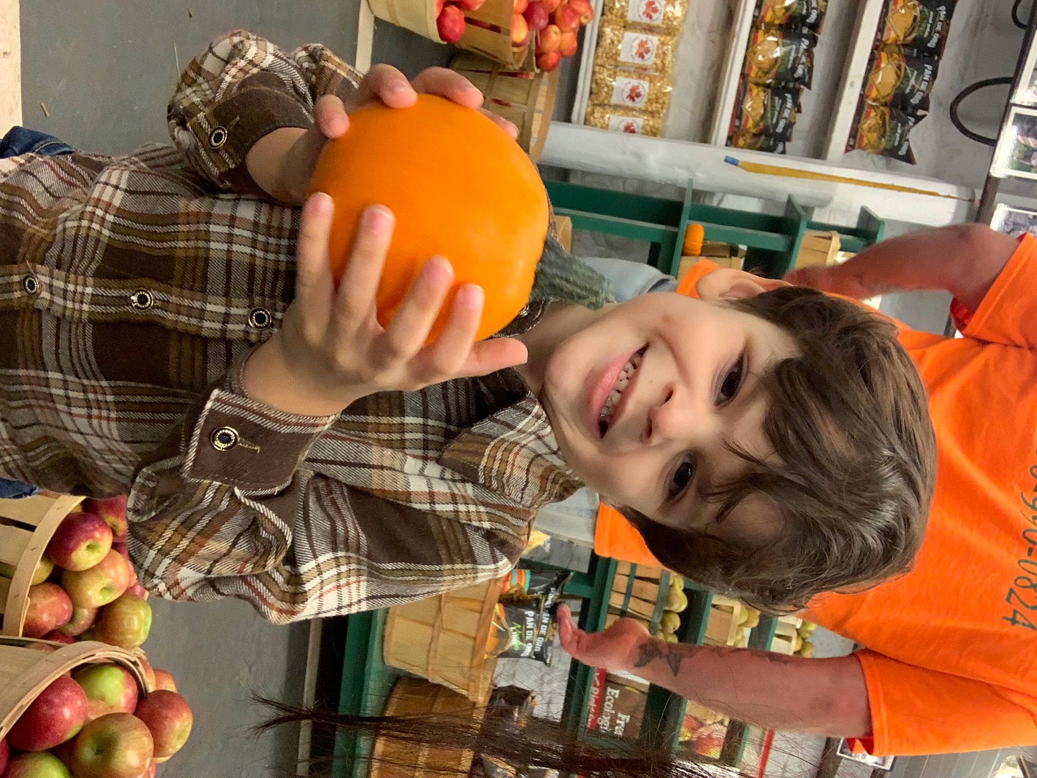 Luca is registered to the contest to win money with this photo: apple, arm, calabaza, cucurbita, food, fruit, fun, hand, happy, joy, local_food, natural_foods, orange, person, plant, produce, pumpkin, smile, tartan, whole_food