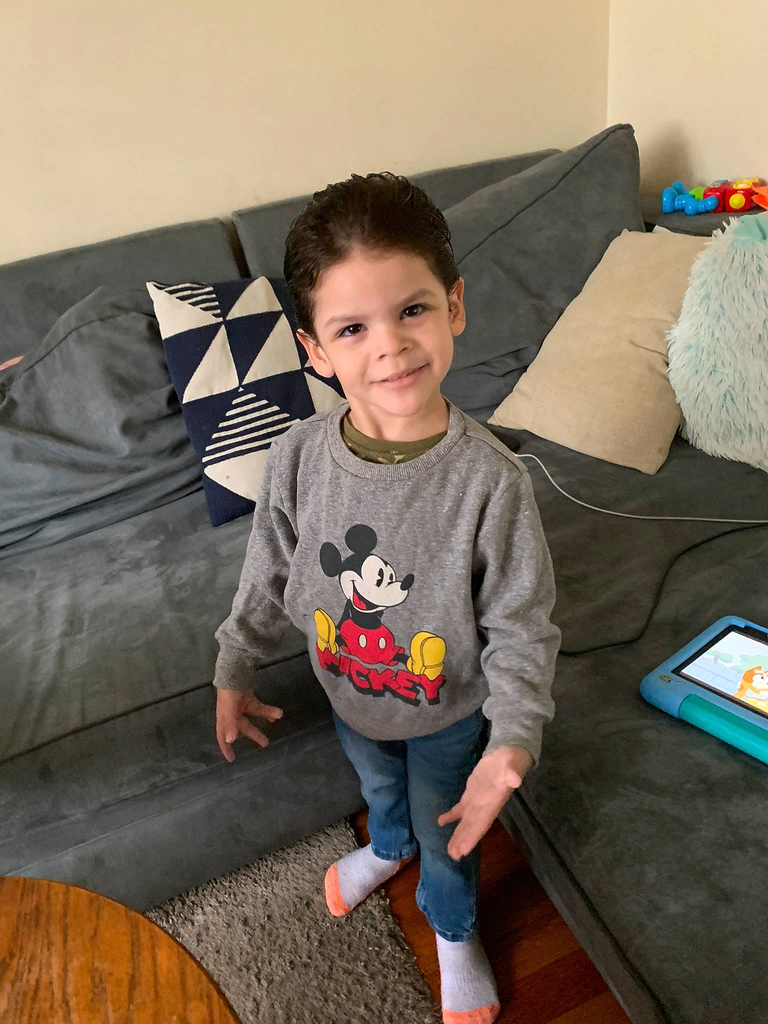 Luca is registered to the contest to win money with this photo: baby_toddler_clothing, child, comfort, couch, flooring, fun, furniture, happy, joy, linens, living_room, person, pillow, room, sitting, sleeve, smile, sofa_bed, t_shirt, textile