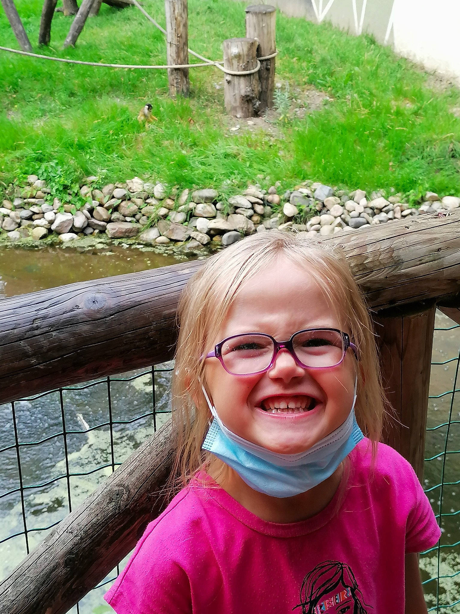 Celia participe au concours pour gagner de l'argent avec cette photo : botany, child, chin, eye, eyewear, fun, glasses, grass, green, happy, head, joy, leisure, mammal, people_in_nature, person, plant, smile, toddler, travel