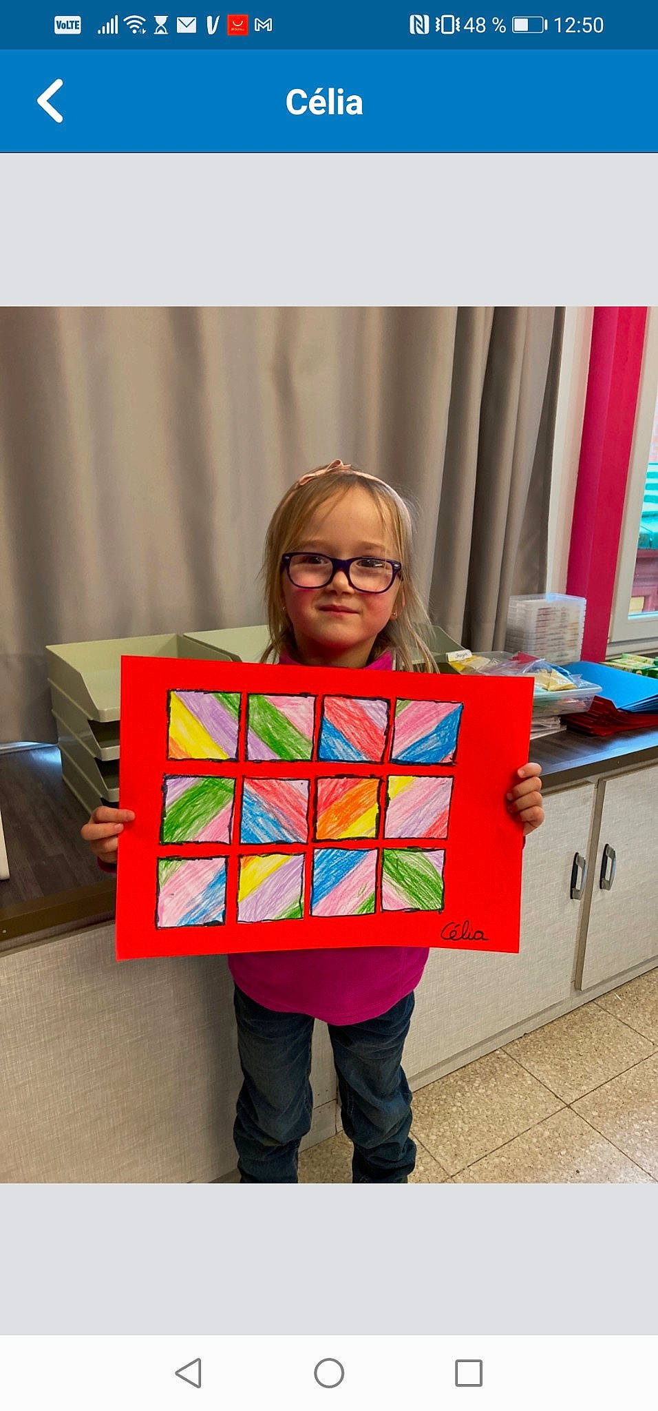 Celia a rejoint le concours — aidez-le/la à gagner de superbes lots ! art, child, craft, event, eyewear, glasses, happy, linens, office_supplies, paper, pattern, person, rectangle, sleeve, smile, t_shirt, toddler, vision_care, visual_arts, wheel