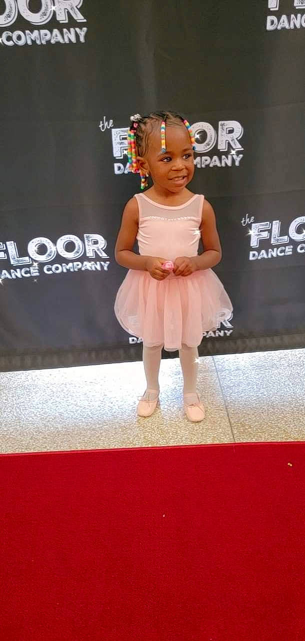 Camille is registered to the contest to win money with this photo: carpet, cocktail_dress, competition, day_dress, dress, entertainment, event, fashion_design, flooring, formal_wear, fun, human_leg, jewellery, joy, one_piece_garment, peach, performing_arts, person, recreation, red_carpet