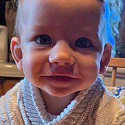 Alban a rejoint le concours — aidez-le/la à gagner de superbes lots ! baby, child, face, eyes, sweater, knitted, indoor, curious, close_up, portrait, young, cute, smile, head, person, warm_lighting, blurred_background, infant, cozy, happy