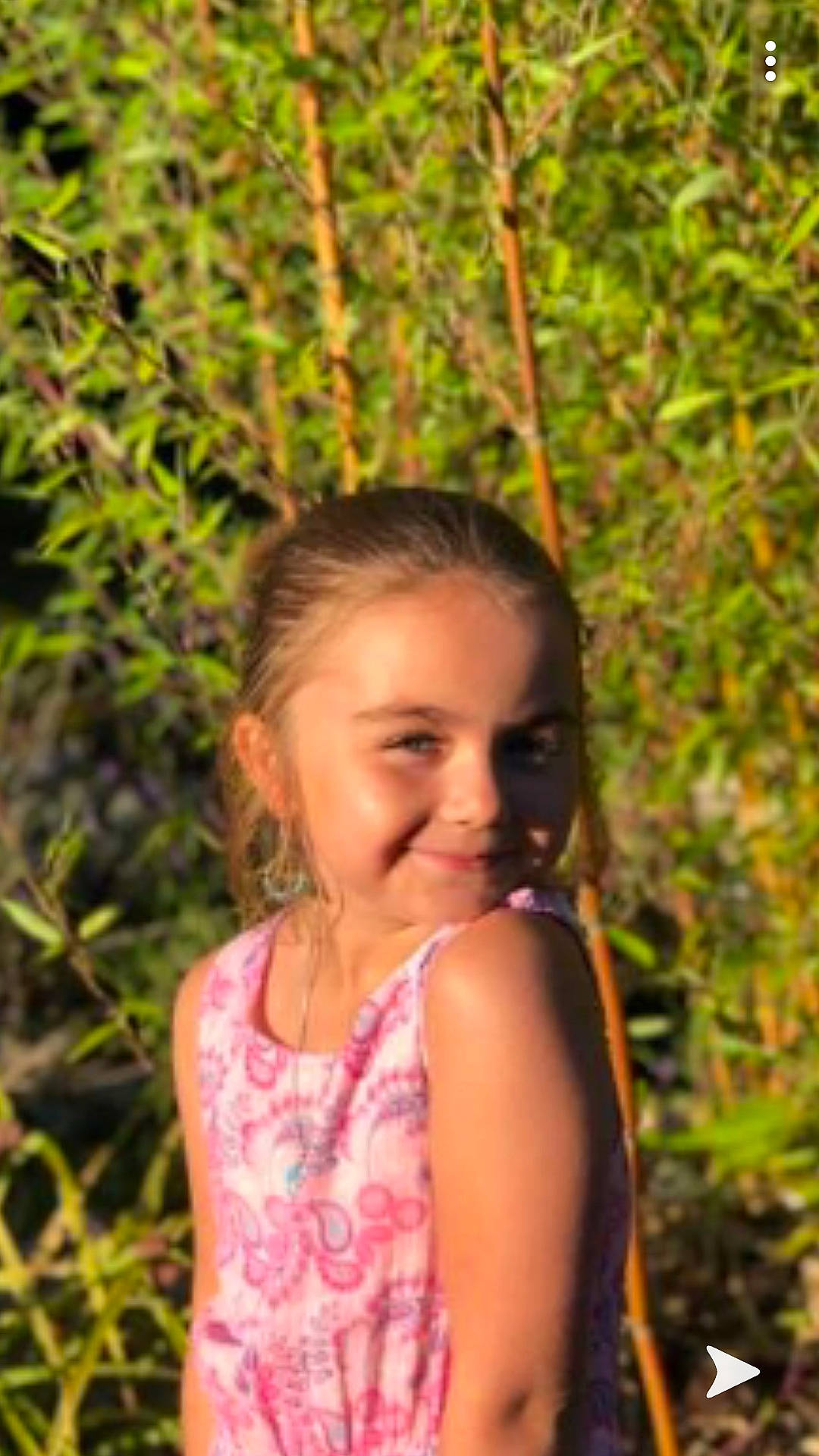 Maelou participe au concours pour gagner de l'argent avec cette photo : beauty, blond, brown_hair, child, child_model, fawn, grass, hair, hairstyle, happy, joy, jungle, long_hair, people_in_nature, person, photo_shoot, photography, plant, portrait, smile