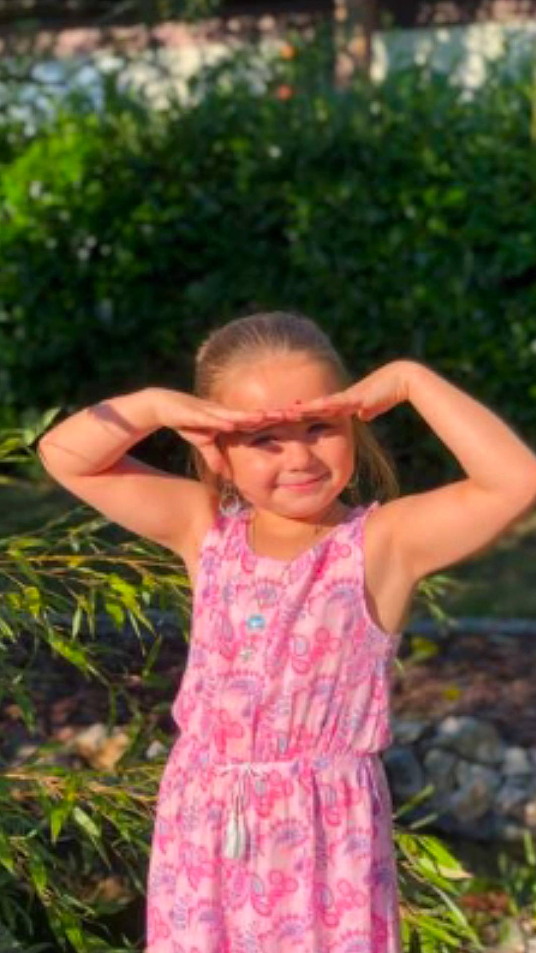 Maelou a rejoint le concours — aidez-le/la à gagner de superbes lots ! arm, child, child_model, dress, finger, fun, glasses, grass, joy, muscle, neck, pattern, person, photography, pink, play, shoulder, smile, summer, thumb