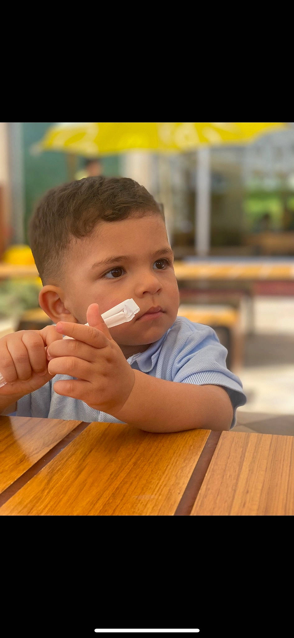 Issam a rejoint le concours — aidez-le/la à gagner de superbes lots ! arm, child, chin, eyelash, flooring, gesture, hair, hand, happy, hardwood, leisure, nail, nose, person, sharing, table, thumb, toddler, varnish, wood