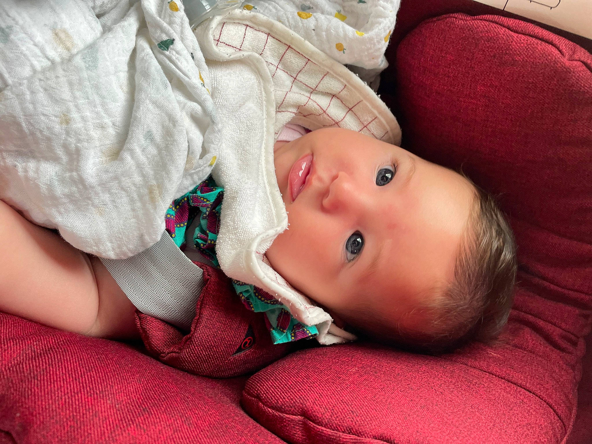 Marley a rejoint le concours — aidez-le/la à gagner de superbes lots ! baby, baby_products, baby_toddler_clothing, cheek, child, comfort, eye, eyelash, face, finger, iris, linens, lip, mouth, person, pink, room, sitting, skin, toddler