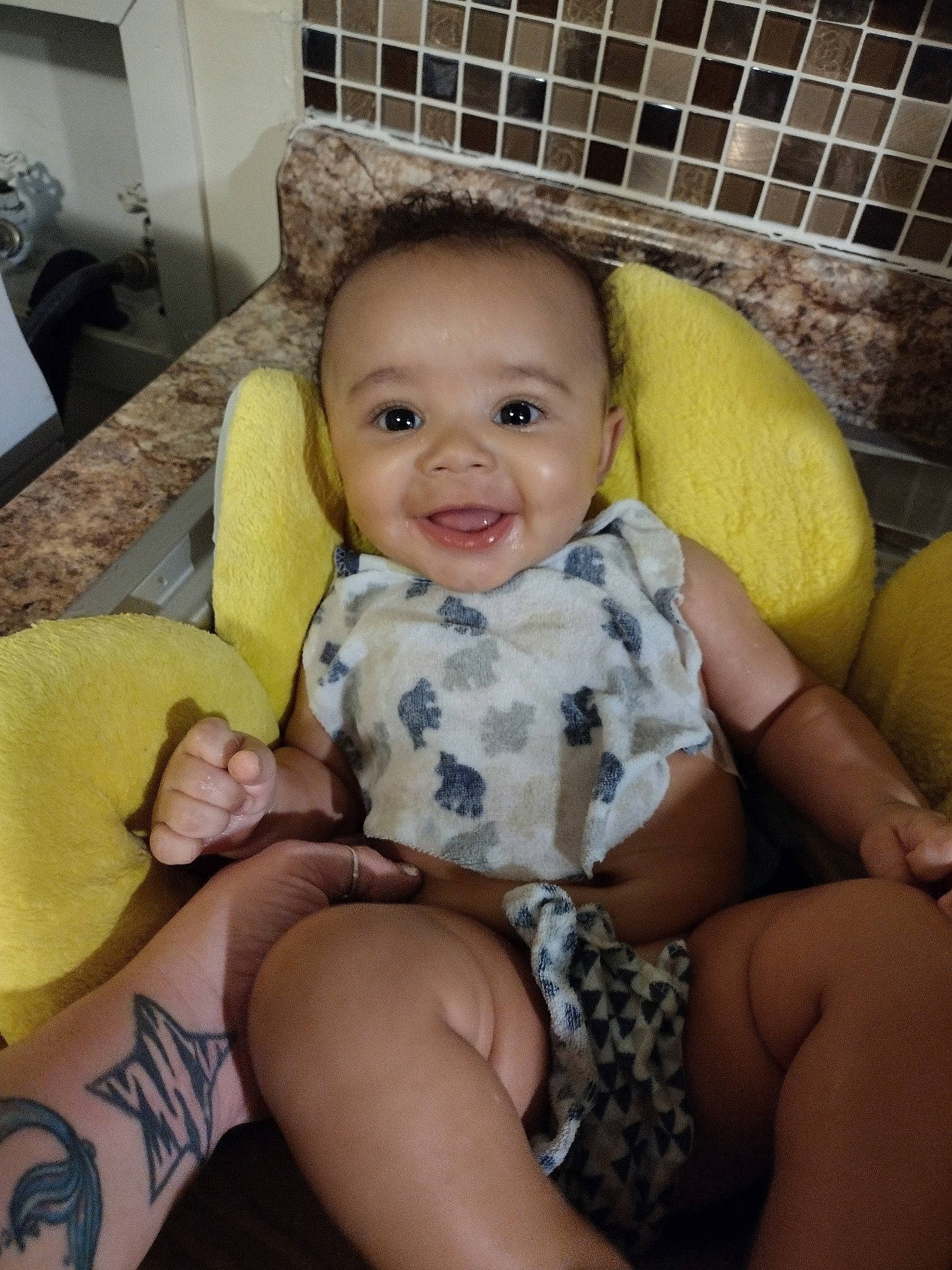 Samson is registered to the contest to win money with this photo: arm, baby, baby_toddler_clothing, cheek, child, comfort, eye, face, facial_expression, finger, fun, happy, human, iris, joy, leg, mouth, person, skin, smile