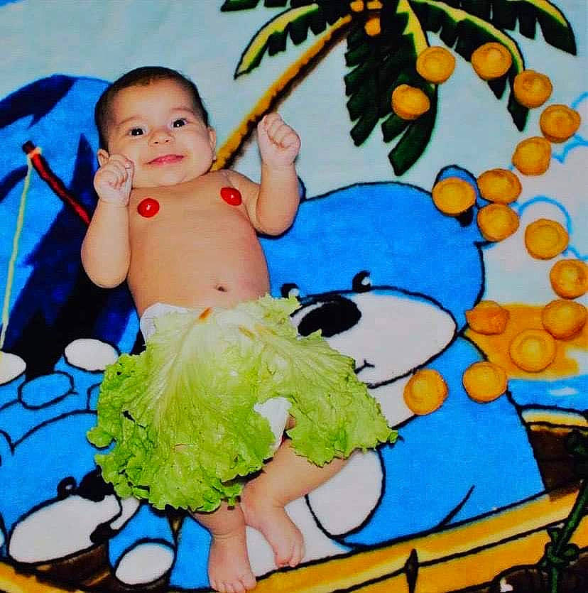 Magdalena a rejoint le concours — aidez-le/la à gagner de superbes lots ! baby, baby_products, baby_toddler_clothing, cake_decorating_supply, child, fictional_character, fruit, fun, happy, icing, leisure, natural_foods, pattern, people_in_nature, person, plant, stuffed_toy, summer, toddler, toy