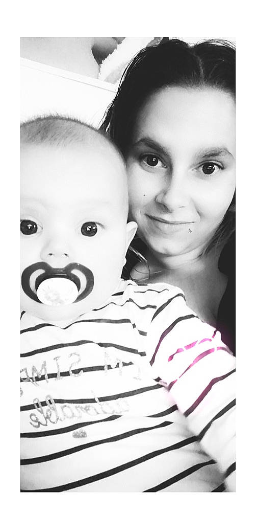 Lia a rejoint le concours — aidez-le/la à gagner de superbes lots ! baby, black_and_white, cheek, child, eye, face, happy, head, joy, love, monochrome, monochrome_photography, nose, person, photograph, photography, selfie, smile, snapshot, stock_photography