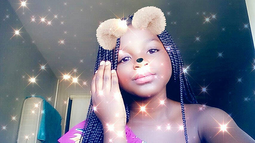 Lola a rejoint le concours — aidez-le/la à gagner de superbes lots ! beauty, blue, computer_wallpaper, ear, fun, girl, happiness, person, product, skin, smile, space