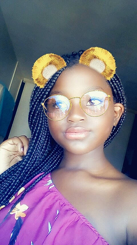 Ientel participe au concours pour gagner de l'argent avec cette photo : beauty, black_hair, ear, eye, eyebrow, eyelash, eyewear, face, forehead, glasses, hair, hairstyle, head, person, vision_care