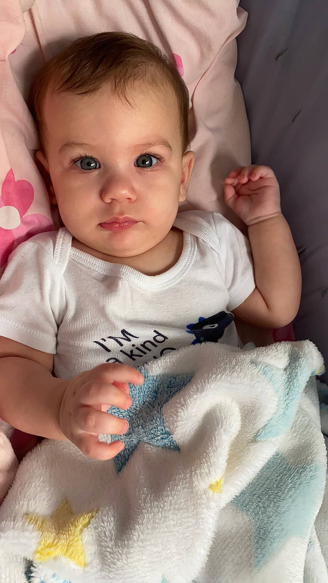 Liam a rejoint le concours — aidez-le/la à gagner de superbes lots ! arm, baby, baby_toddler_clothing, cheek, eye, eyebrow, finger, gesture, hair, hand, happy, head, iris, lip, nose, person, product, skin, sleeve, t_shirt