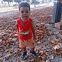 Roan a rejoint le concours — aidez-le/la à gagner de superbes lots ! autumn, boy, casual_clothing, child, curious, daylight, leaves, messy_face, nature, necklace, orange_shirt, outdoor, park, playful, shorts, sidewalk, sneakers, standing, trash_bin, trees