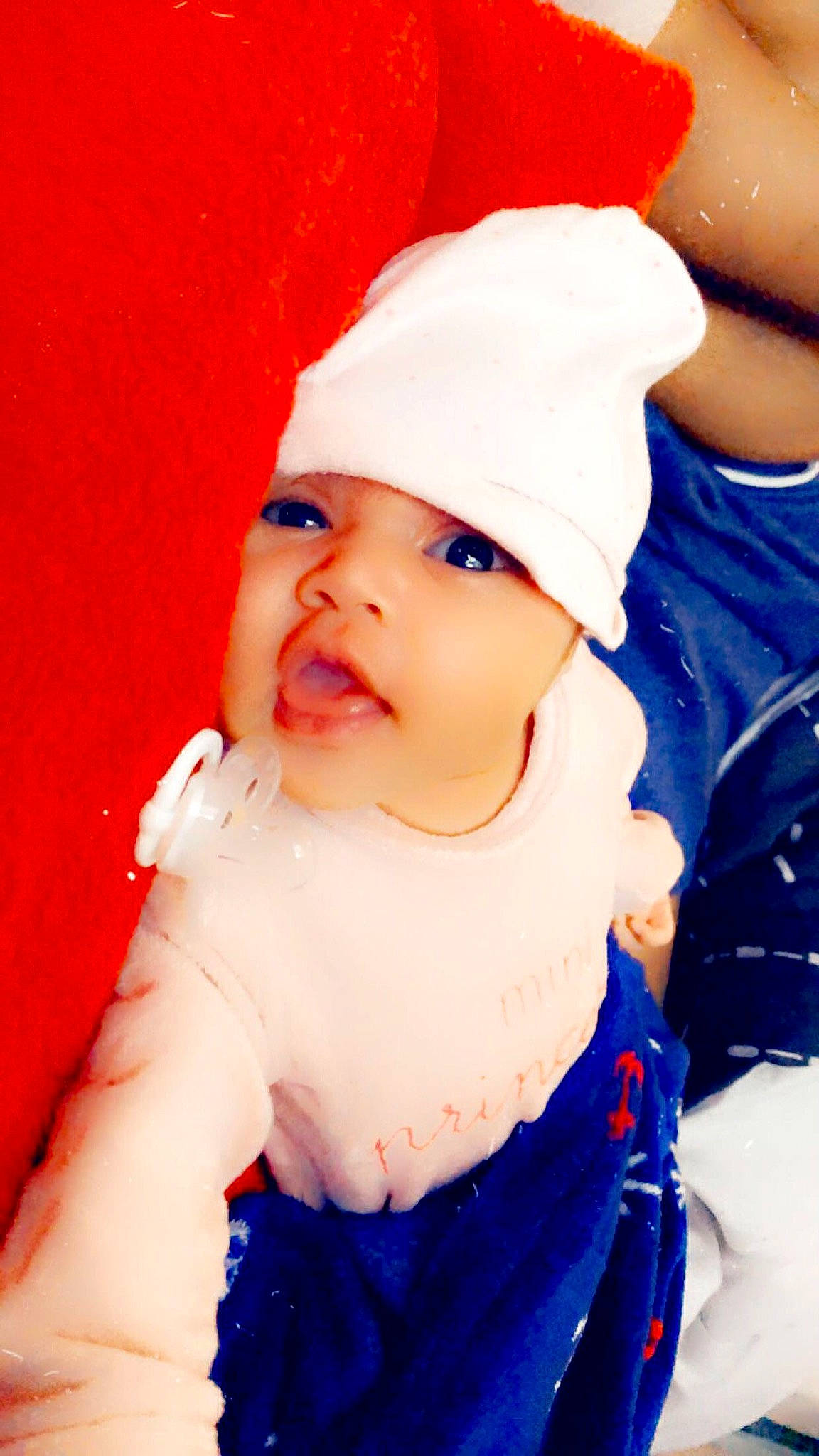 Lucia participe au concours pour gagner de l'argent avec cette photo : baby, baby_toddler_clothing, blue, cap, cheek, child, costume_hat, electric_blue, fashion_accessory, fun, happy, hat, headgear, headwear, human_body, lip, magenta, pattern, person, sleeve