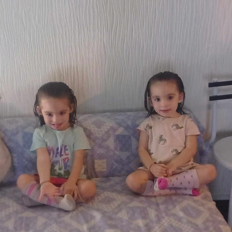 Victoria E Leonor