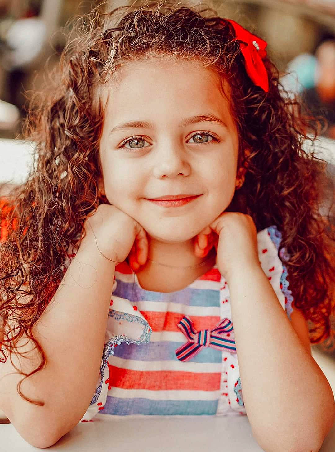 Sophie a rejoint le concours — aidez-le/la à gagner de superbes lots ! beauty, brown_hair, cheek, child, child_model, chin, eye, face, hair, hairstyle, head, iris, joy, lip, long_hair, nose, organ, person, skin, smile