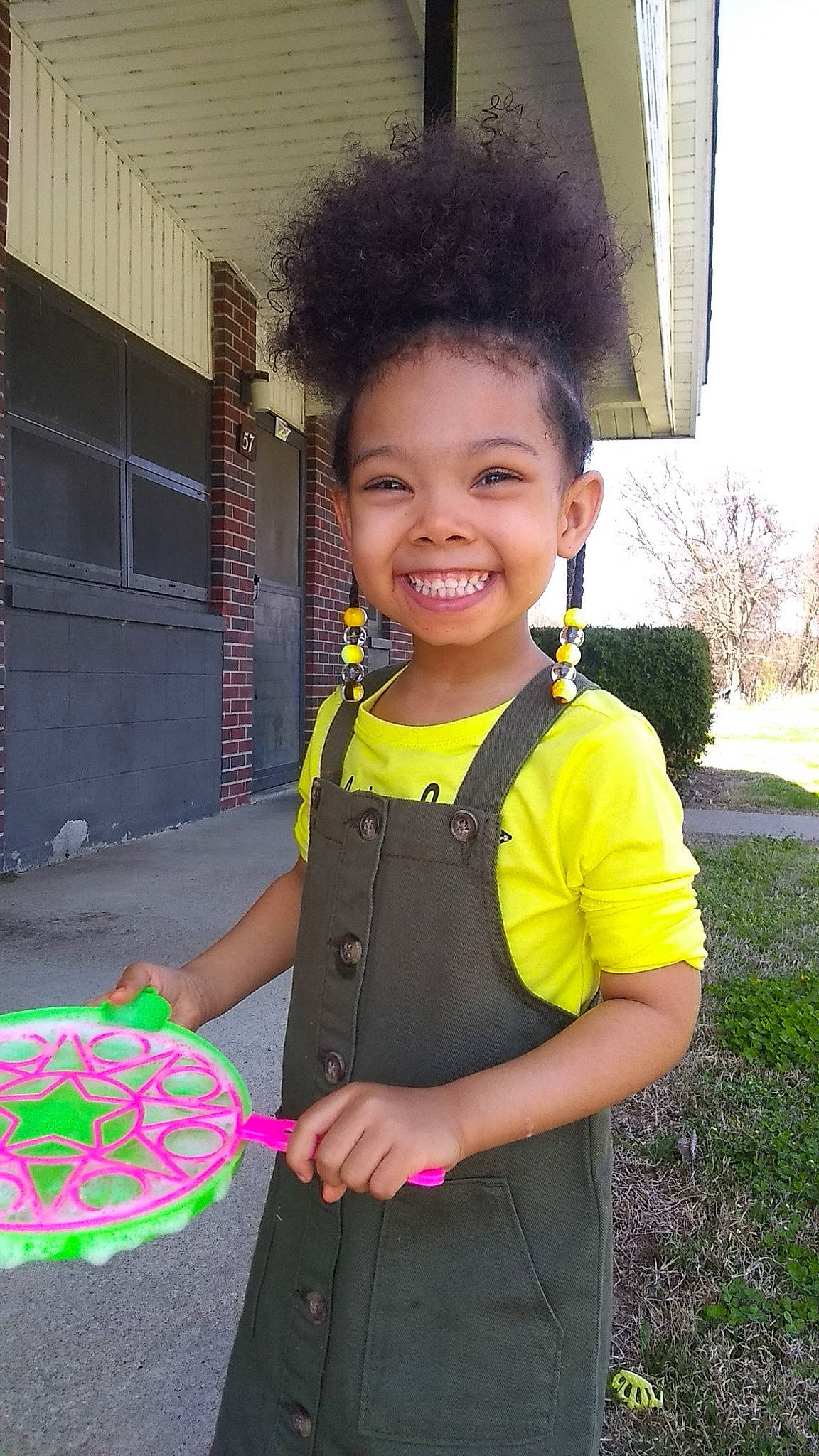 Kyra is registered to the contest to win money with this photo: child, cool, electric_blue, fun, grass, hairstyle, happy, joy, leisure, magenta, nose, person, pink, plant, sky, sleeve, smile, t_shirt, thumb, toddler